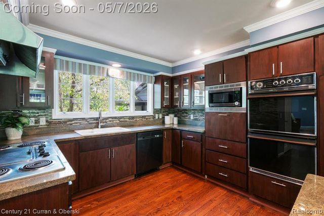 27869 Old Colony Street, Farmington, MI 48334
