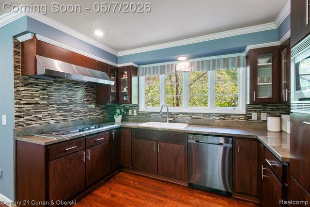 27869 Old Colony Street, Farmington, MI 48334