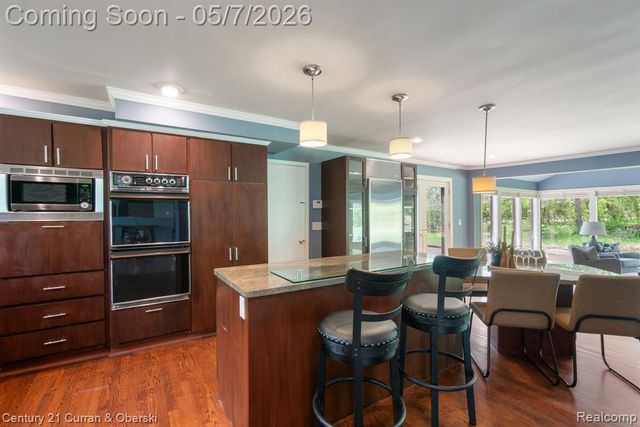 27869 Old Colony Street, Farmington, MI 48334