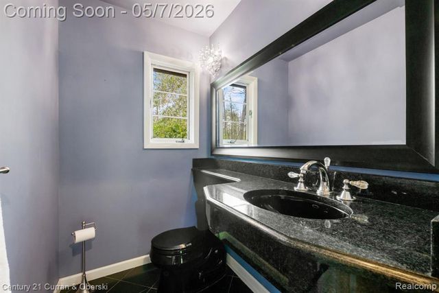 27869 Old Colony Street, Farmington, MI 48334