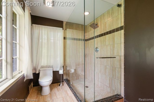 27869 Old Colony Street, Farmington, MI 48334