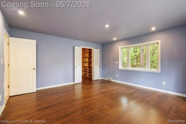 27869 Old Colony Street, Farmington, MI 48334
