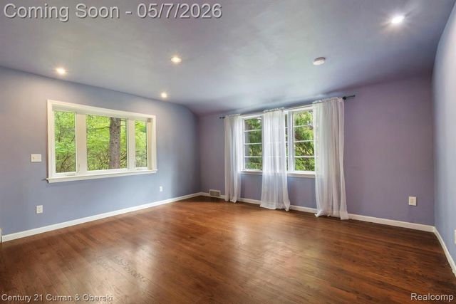 27869 Old Colony Street, Farmington, MI 48334
