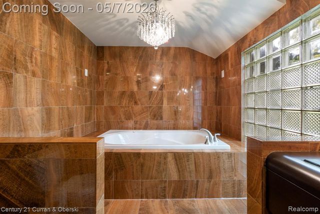 27869 Old Colony Street, Farmington, MI 48334