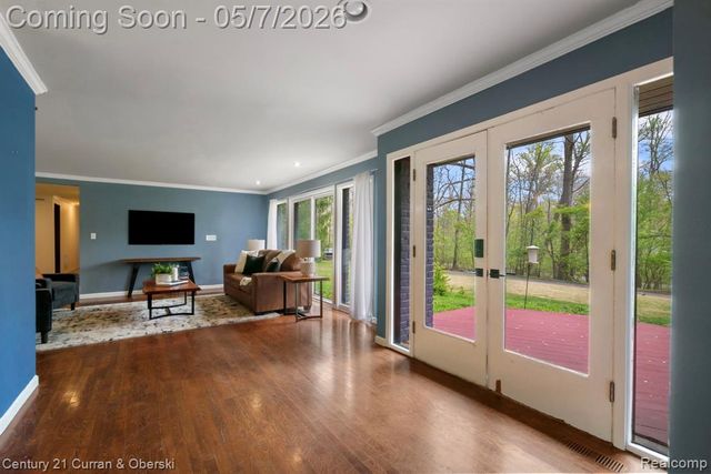 27869 Old Colony Street, Farmington, MI 48334