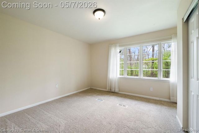 27869 Old Colony Street, Farmington, MI 48334