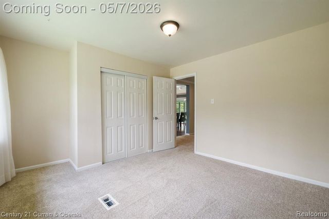 27869 Old Colony Street, Farmington, MI 48334