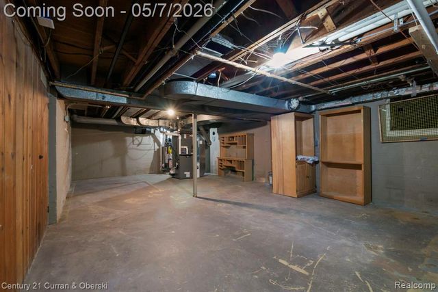 27869 Old Colony Street, Farmington, MI 48334
