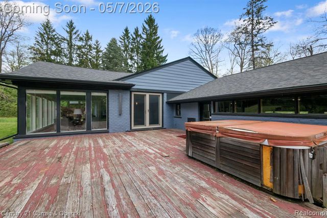 27869 Old Colony Street, Farmington, MI 48334