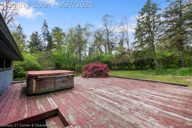 27869 Old Colony Street, Farmington, MI 48334