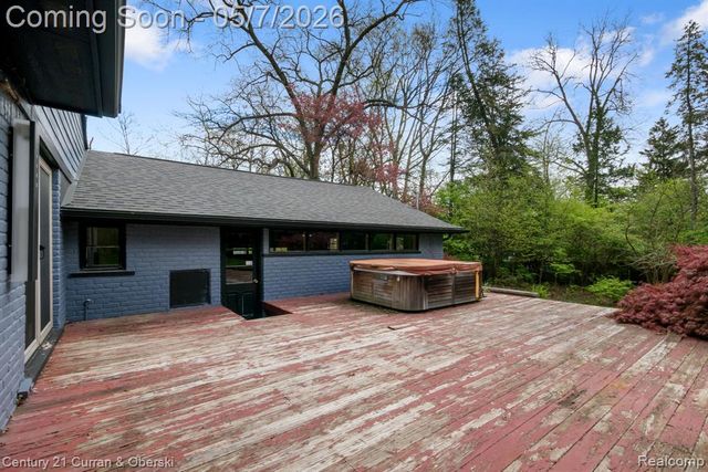 27869 Old Colony Street, Farmington, MI 48334