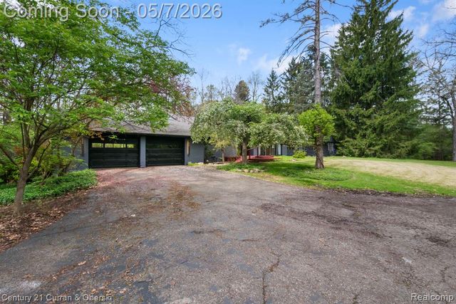 27869 Old Colony Street, Farmington, MI 48334