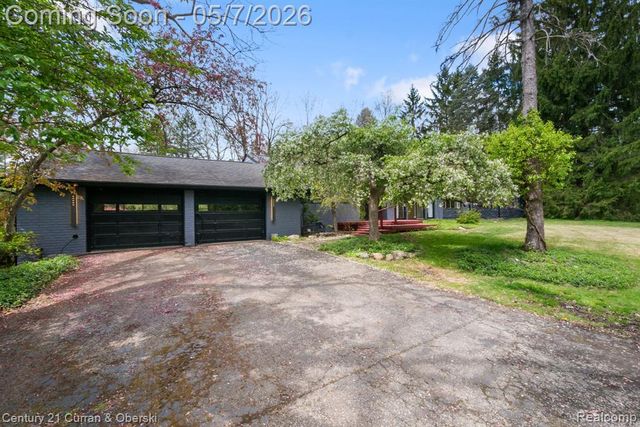 27869 Old Colony Street, Farmington, MI 48334
