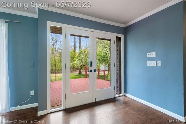 27869 Old Colony Street, Farmington, MI 48334
