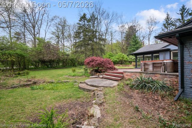 27869 Old Colony Street, Farmington, MI 48334