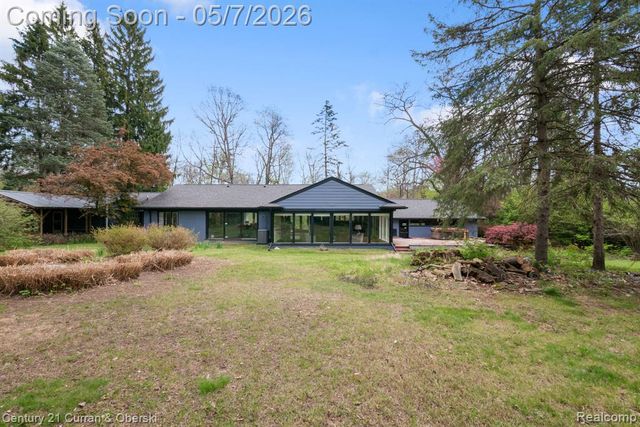 27869 Old Colony Street, Farmington, MI 48334