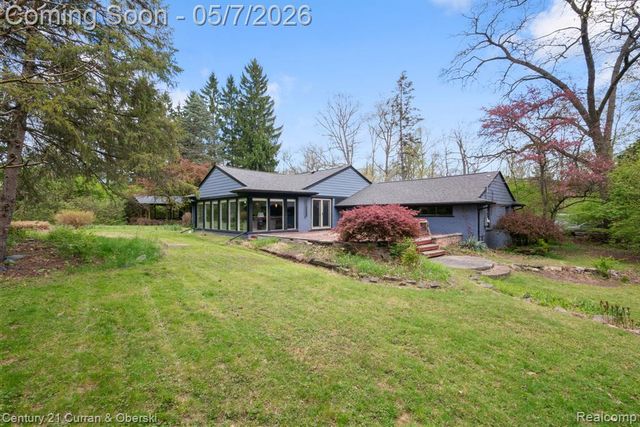 27869 Old Colony Street, Farmington, MI 48334