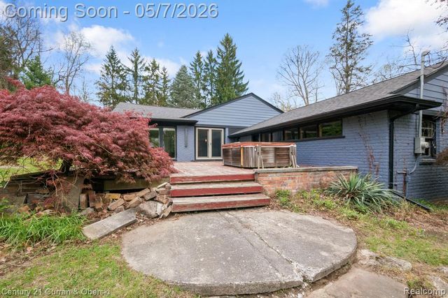 27869 Old Colony Street, Farmington, MI 48334