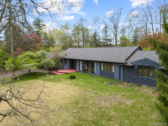 27869 Old Colony Street, Farmington, MI 48334