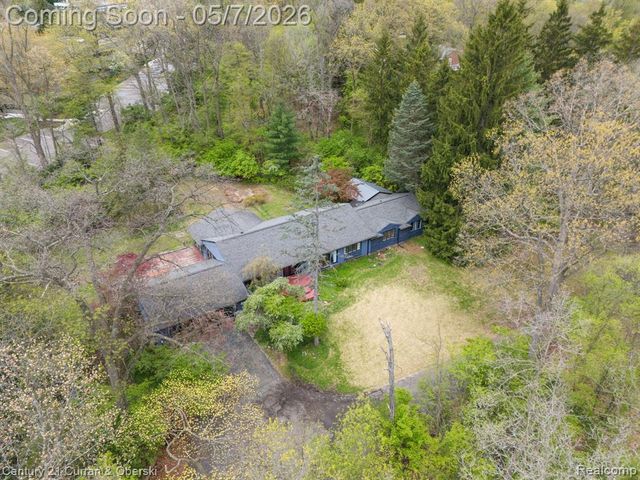 27869 Old Colony Street, Farmington, MI 48334