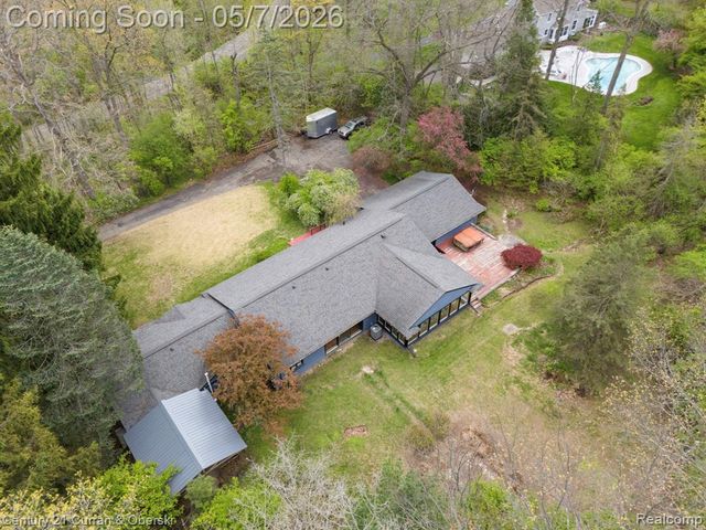 27869 Old Colony Street, Farmington, MI 48334