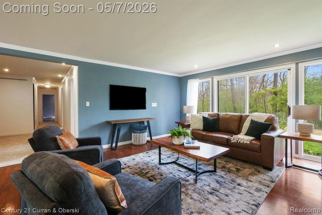 27869 Old Colony Street, Farmington, MI 48334