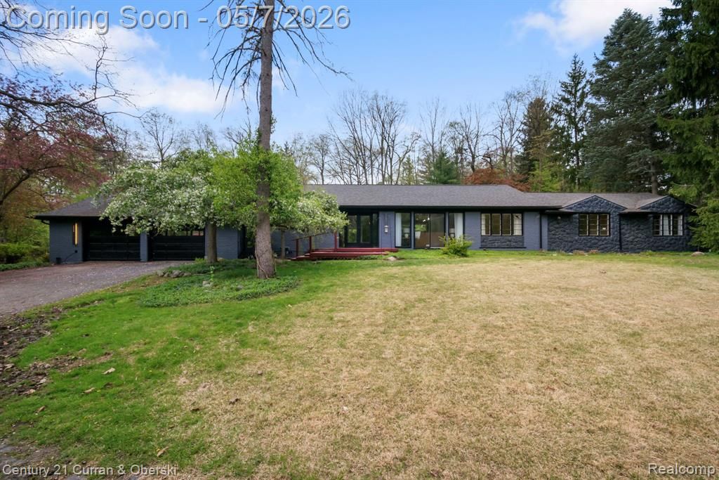 27869 Old Colony Street, Farmington, MI 48334