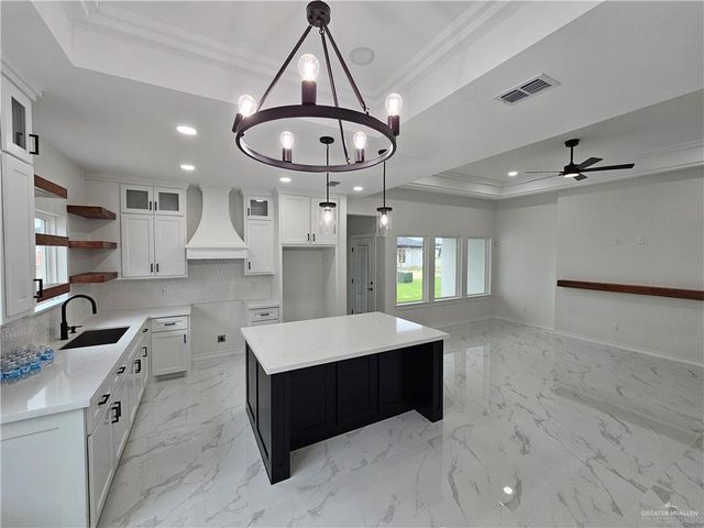 5905 N Pedaso Del Sol N, Edinburg, TX 78542