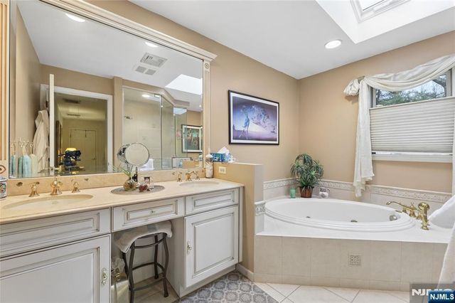 7 Valen, Franklin Lakes, NJ 07417