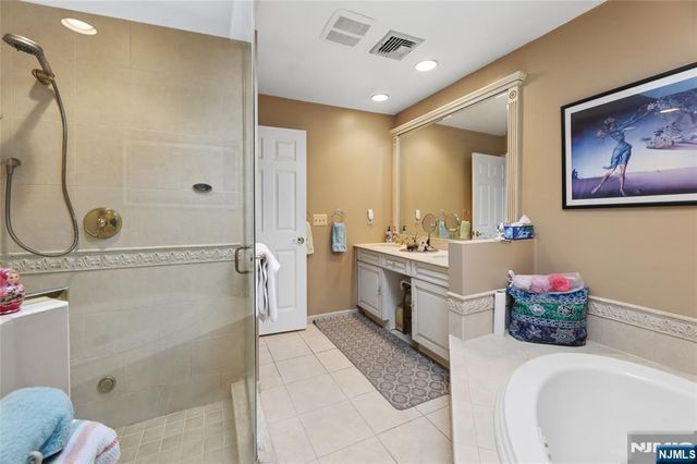 7 Valen, Franklin Lakes, NJ 07417