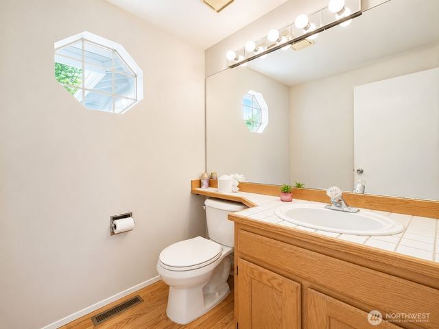 2009 Mill Pointe Drive SE, Bothell, WA 98012