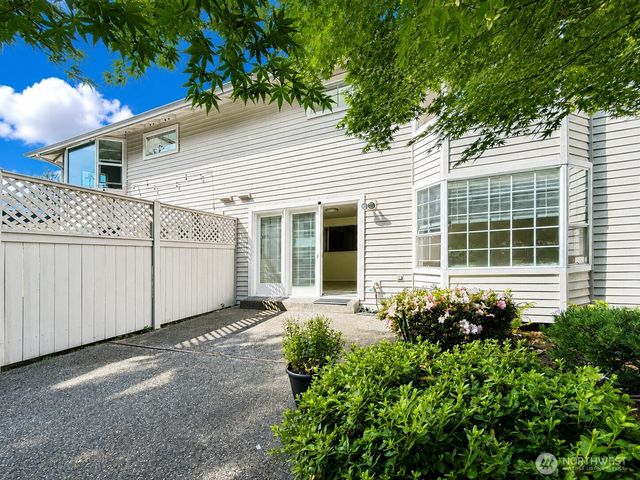 2009 Mill Pointe Drive SE, Bothell, WA 98012