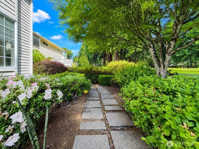 2009 Mill Pointe Drive SE, Bothell, WA 98012
