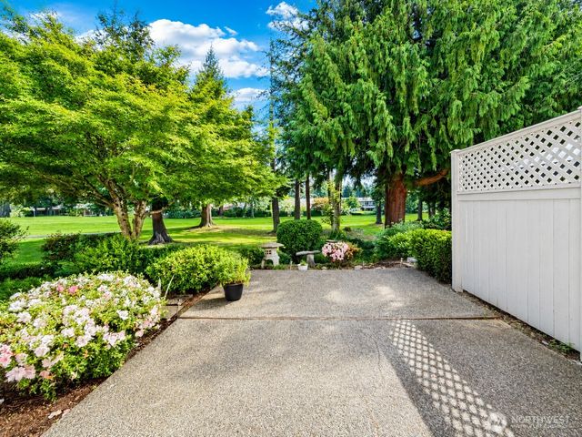 2009 Mill Pointe Drive SE, Bothell, WA 98012