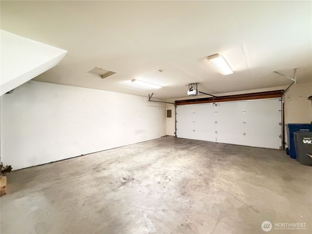 2009 Mill Pointe Drive SE, Bothell, WA 98012