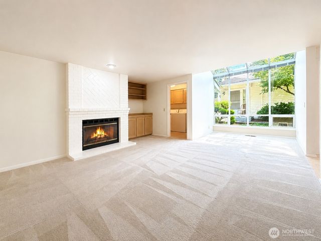2009 Mill Pointe Drive SE, Bothell, WA 98012