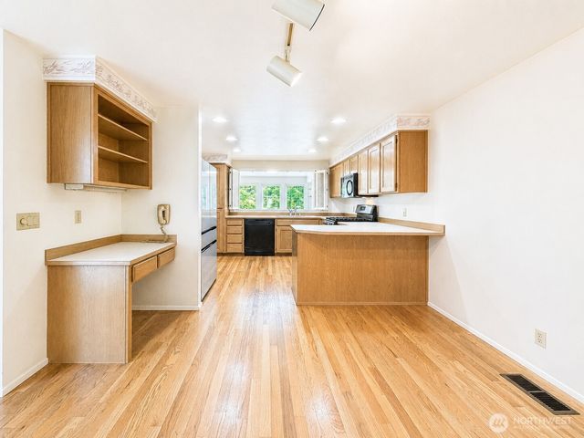 2009 Mill Pointe Drive SE, Bothell, WA 98012