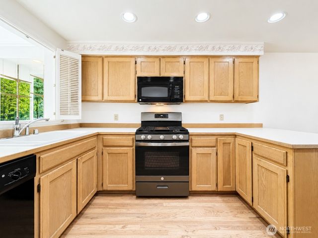 2009 Mill Pointe Drive SE, Bothell, WA 98012