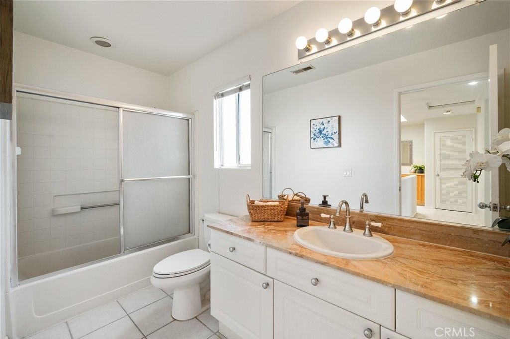 Image 21 of property listing at 2556 W 235th Street, Torrance, CA 90505