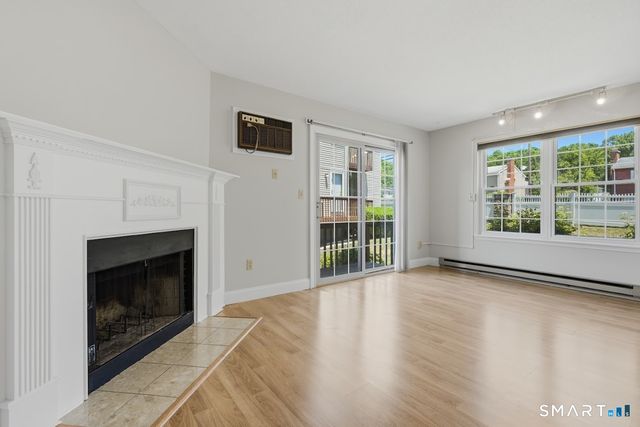 10 Taft Point 8, Waterbury, CT 06708