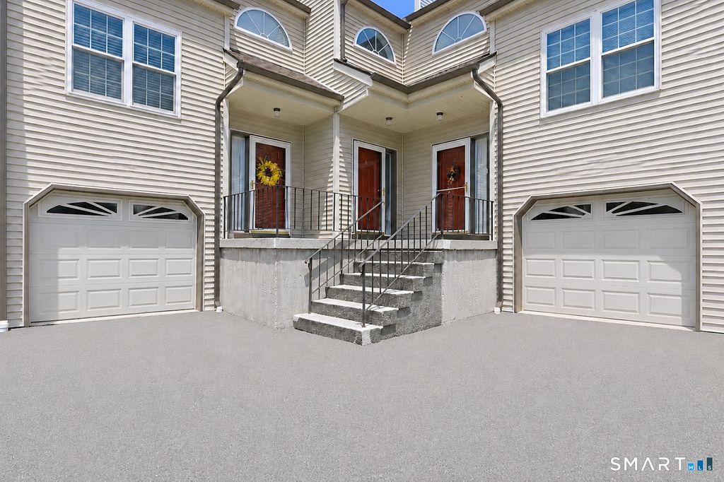 10 Taft Point 8, Waterbury, CT 06708