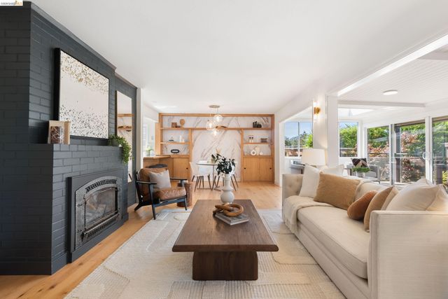5800 Saint Paul Ct, Oakland, CA 94618