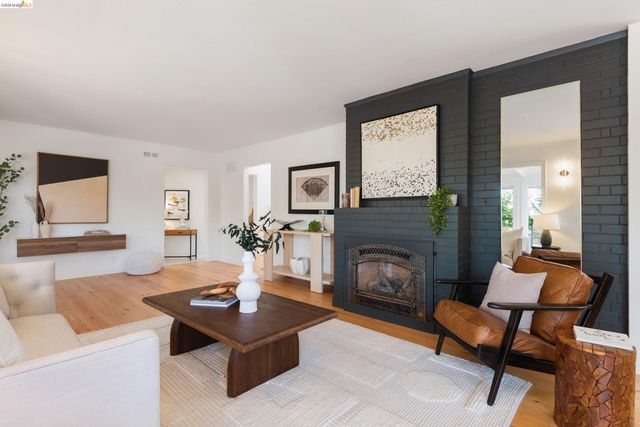 5800 Saint Paul Ct, Oakland, CA 94618