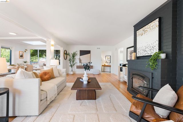 5800 Saint Paul Ct, Oakland, CA 94618