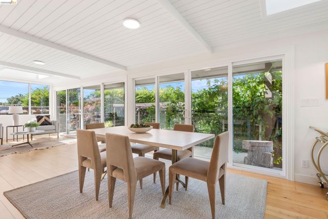 5800 Saint Paul Ct, Oakland, CA 94618