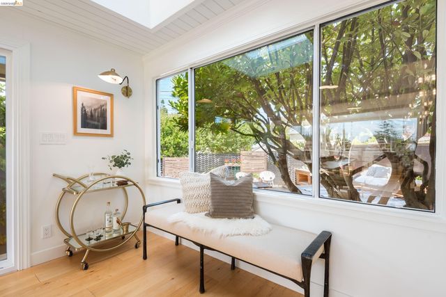 5800 Saint Paul Ct, Oakland, CA 94618