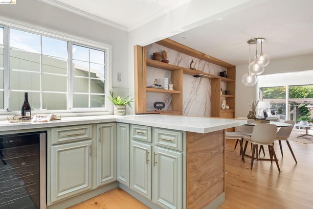 5800 Saint Paul Ct, Oakland, CA 94618