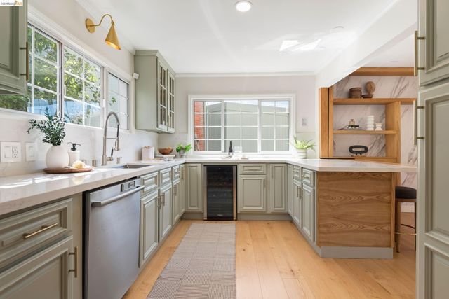 5800 Saint Paul Ct, Oakland, CA 94618