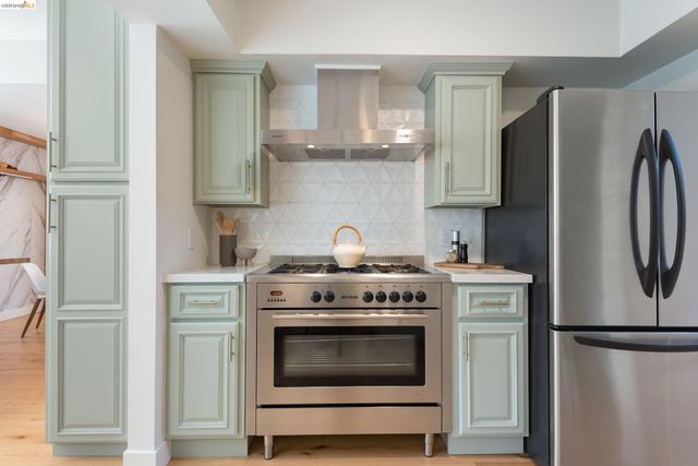 5800 Saint Paul Ct, Oakland, CA 94618