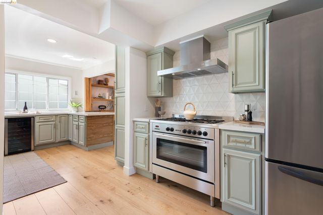 5800 Saint Paul Ct, Oakland, CA 94618